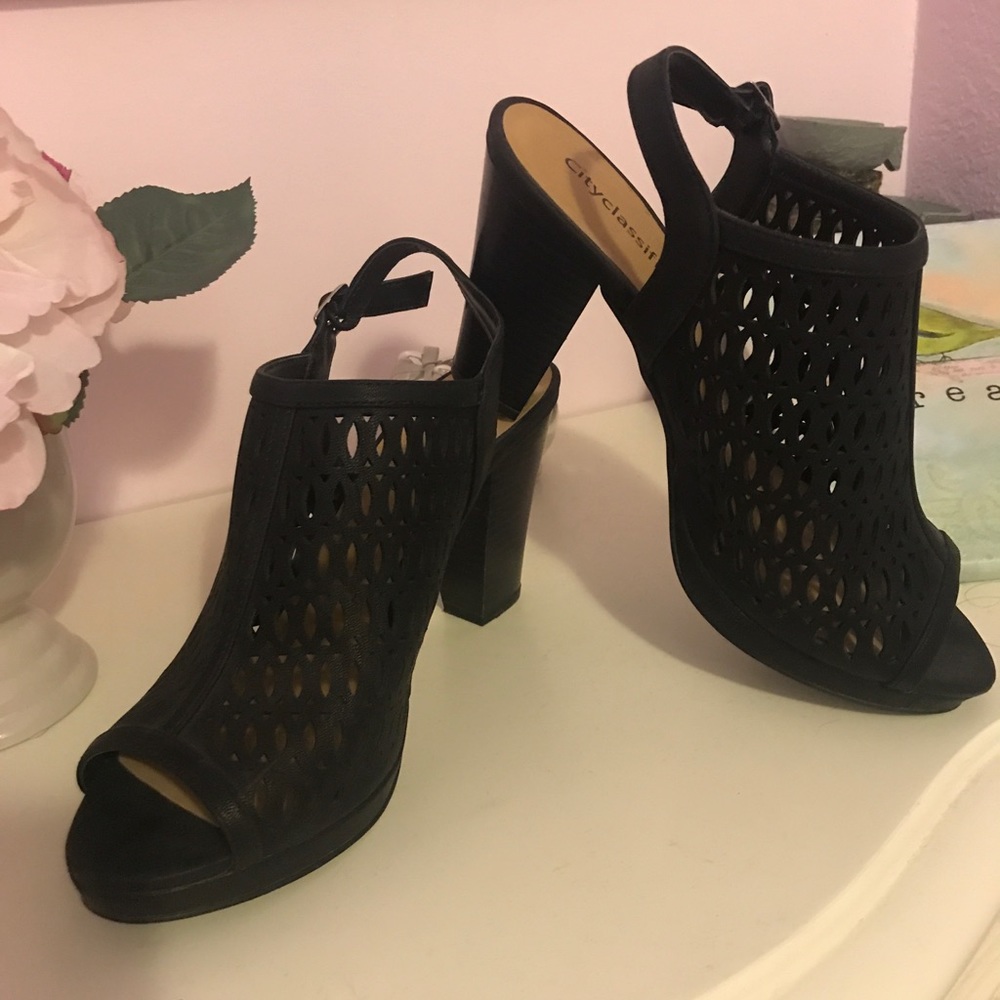Heels with open toe